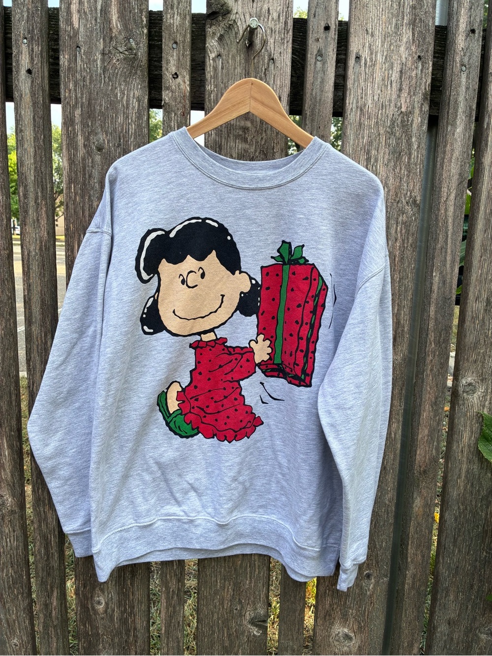 Peanuts Snoopy Lucy Christmas Winter Present Festive Holiday Sweater Women’s XL